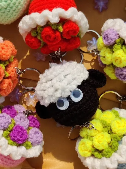 Another shot of the Shaun the Sheep keychain with colorful mini bouquets.