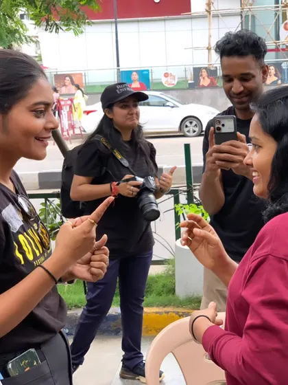 Volunteers engaging in a conversation using Indian Sign Language. Our events provide a practical and supportive environment to practice ISL skills with fluent signers.