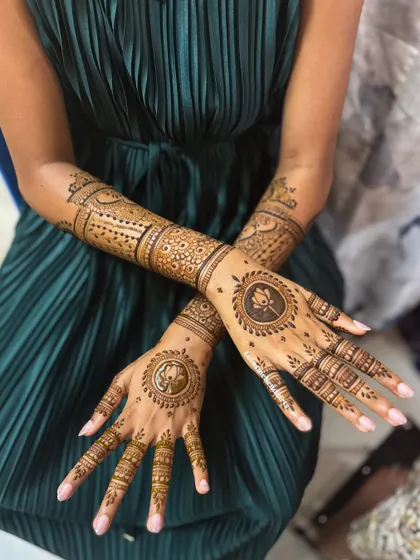 This elegant design extends up the forearm, featuring lotus mandalas on the palms and delicate bands on the arms. It's a sophisticated choice for any bride or bridesmaid.