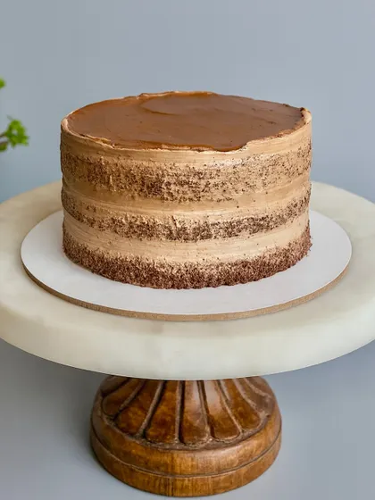 If you're not a fan of too much cream, my semi-naked cakes are the perfect choice. This style, shown here on a classic chocolate cake, gives you just a light scraping of frosting, keeping it moist while focusing on the rich flavor of the cake itself.