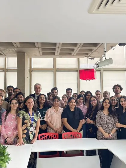 A large group photo of our students and team with Dominique Antoine. His visit was an enriching experience for our entire community, reinforcing the value of our cultural mission.