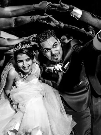 This award-winning photo captures the pure, chaotic energy of a wedding celebration. Making our way through a tunnel of friends and family, this moment is all about fun and spontaneity. It’s a testament to my belief in being right in the middle of the action to catch those fearless, candid shots.