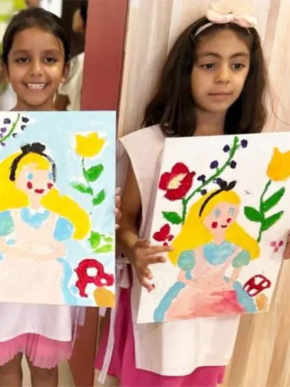 More amazing artwork from our "Alice in Wonderland" party. It's wonderful to see how each child adds their unique touch to the same character, resulting in a gallery of different interpretations.