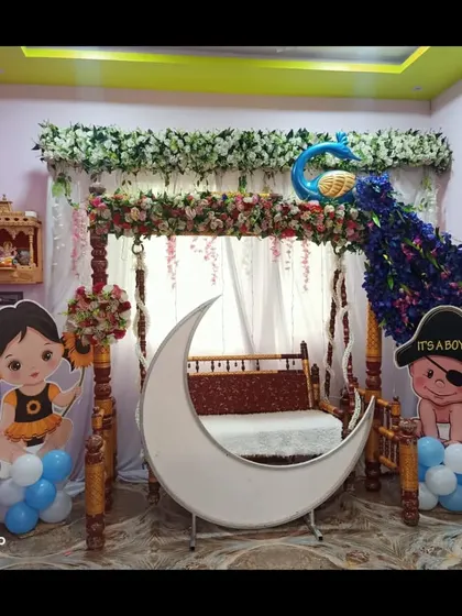 The peacock-themed baby shower setup in natural light, showcasing the vibrant colors of the flowers and props.