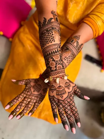 This design combines a classic checkerboard pattern on the fingers with dangling jhumka (earring) motifs on the palms. The arm features a story-based design.
