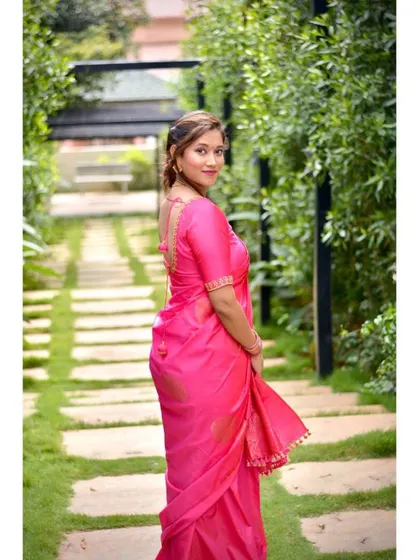 The perfect pose to show off the beautiful drape of the saree and the custom blouse. She looks absolutely stunning.