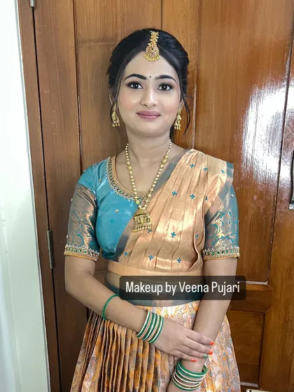 A full view of this guest's lovely half-saree look. The peach and blue combination is so fresh and pretty.