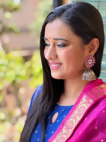 A simple and pretty guest makeup look that is perfect for a daytime event.
