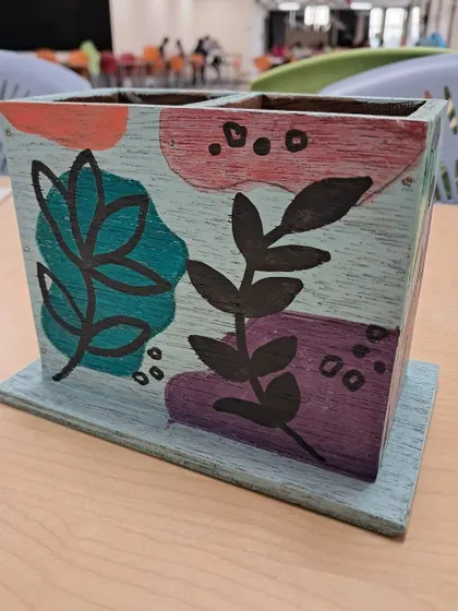 Another beautiful boho pencil stand. The black silhouette of the leaves contrasts so well with the colourful background.