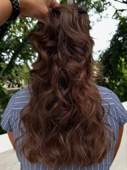 The ponytail view of her holiday hair.