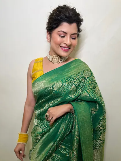 A happy, smiling shot of Savaniee. The soft glam makeup with a hint of shimmer makes her look absolutely radiant.