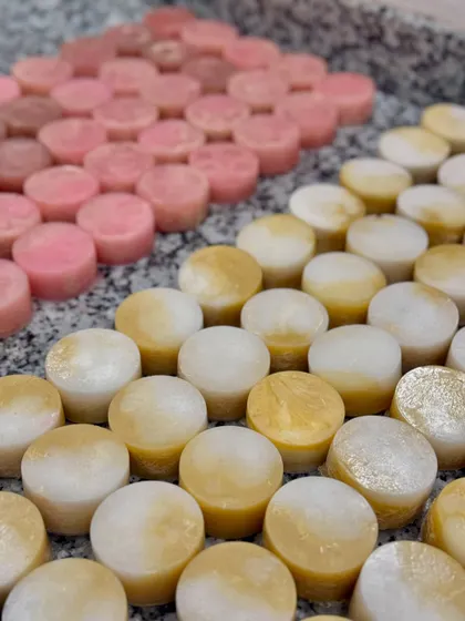 The contrast between the fruity-berry and champa-scented loofah soaps. We can create custom color palettes and fragrances to match any event theme.