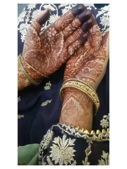 The final stain on a traditional full-hand design. The color is deep and even, especially on the palms and fingers, making it perfect for Karva Chauth or family functions.