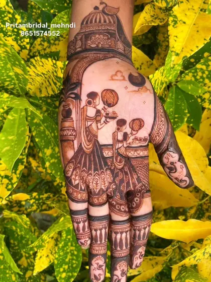 Another beautiful Karwa Chauth design, this time set against a backdrop of lush leaves. The scene depicts women looking at the moon to break their fast.