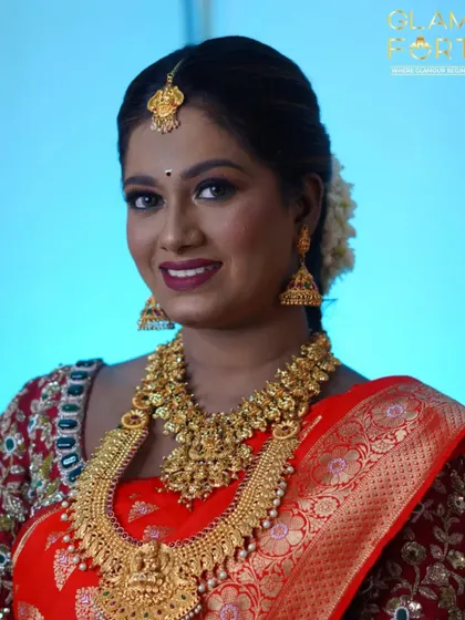 Another portrait of our beautiful South Indian bride. The makeup is set perfectly to ensure it stays fresh and vibrant throughout the long wedding ceremonies.