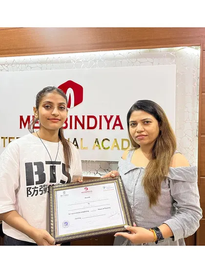 This student, a fan of BTS, is now a certified professional, ready to create her own success story.