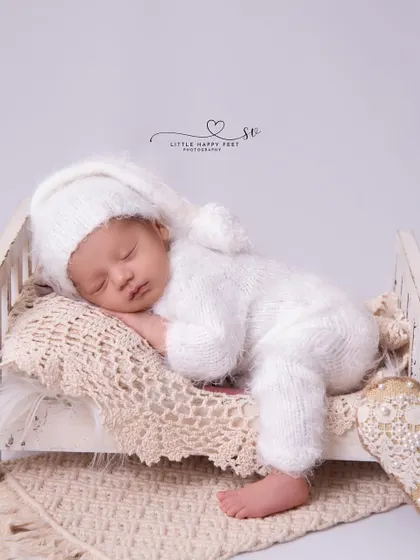 Sometimes, the simplest pictures are the most beautiful. This all-white setup with a tiny bed is pure, clean, and timeless, focusing solely on the baby's peaceful slumber.