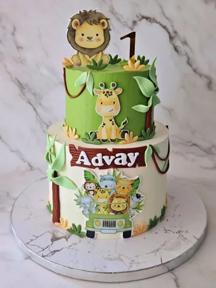 A two-tier jungle cake for Advay's first birthday. This pineapple cake uses a mix of edible prints and fondant details to create a fun and lively safari scene.