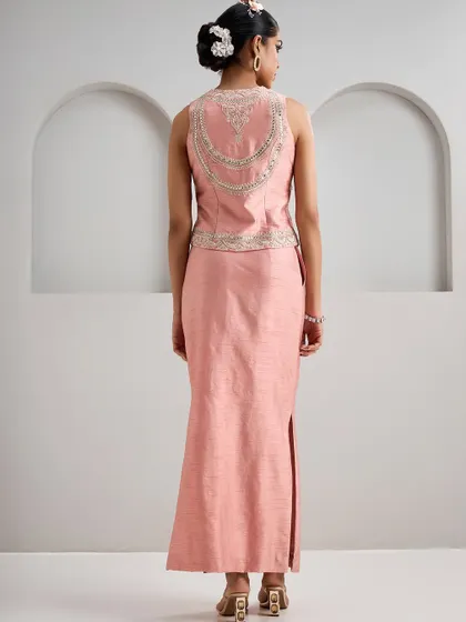 The back of this pink vest features a surprising and elegant detail, with draped embroidery that resembles a piece of jewellery. It’s these thoughtful touches that define my curation.