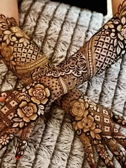 See how the roses pop in this design. I use shading and highlighting techniques to give floral elements a beautiful, almost three-dimensional look.