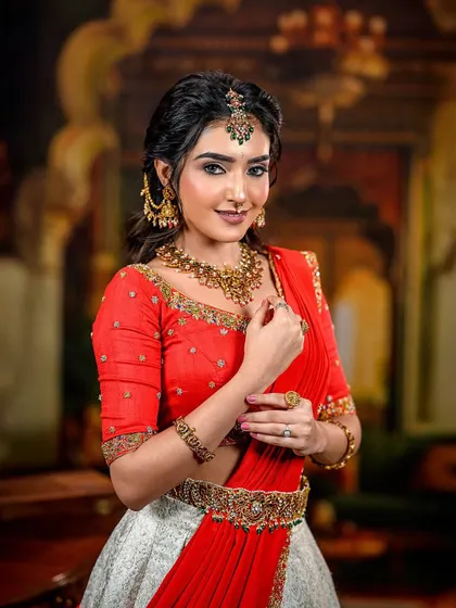 A beautiful portrait of the model, her look is both powerful and graceful.