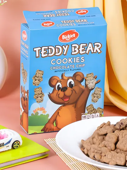 Another shot for the Teddy Bear Cookies, this time with the box open to show the cookies inside. The composition is simple and fun, designed to appeal to both kids and parents.