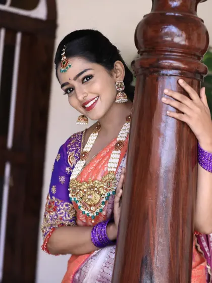 A client looking beautiful in a traditional saree, complemented by a heavy antique temple jewellery set from my rental collection.