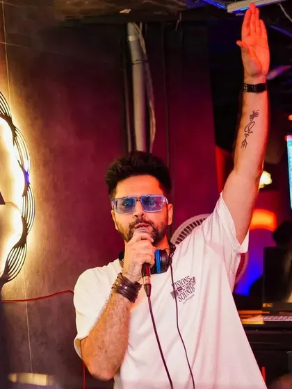 Suno gaur se duniya walo. Getting on the mic to announce the plan for the weekend. Get your arse to the dance floor.