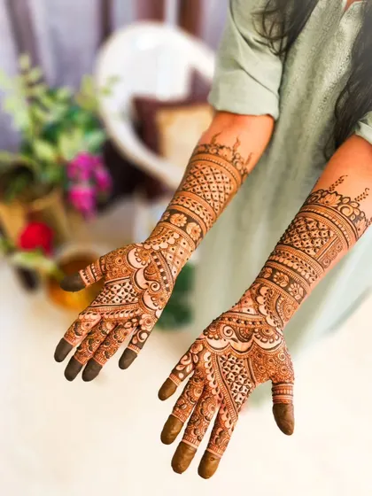 A full bridal design with a city skyline incorporated on the arms, a modern twist on a classic look.