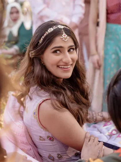 A close-up of Sneha's happy face during her Mehendi. The minimal matha patti and studs kept the look youthful and playful, just as she wanted.