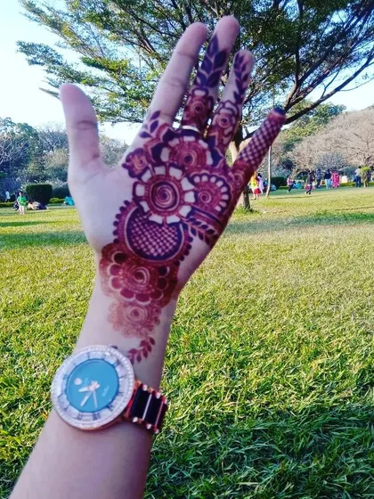 Even a simple design on the back of the hand develops into a stunning, deep color. This shows the quality of the stain in natural daylight.