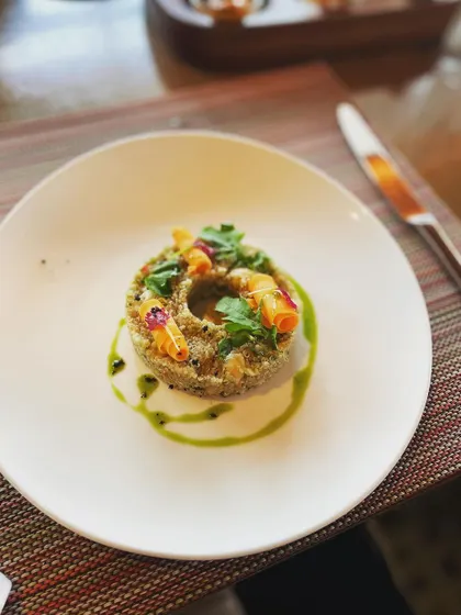 A duplicate of the vegan quinoa dish.