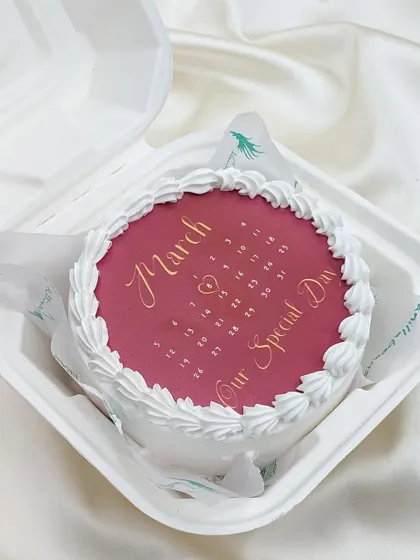 This bento cake features a rich burgundy color with a gold calendar design, offering a more elegant and sophisticated option for celebrating your special day.