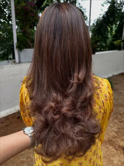 Cool things down with this 'Iced Mocha Frappucino' blend. It's a mix of cool-toned browns and subtle highlights for a chic and modern vibe.