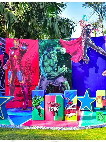 For the ultimate superhero fan, I assembled the Avengers with this dynamic, multi-panelled backdrop. Featuring life-sized characters like Iron Man and the Hulk, this setup creates a powerful photo opportunity and sets the stage for an epic adventure.