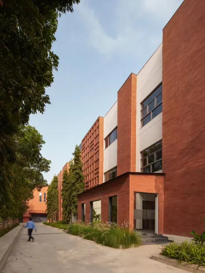 The design for the Campus Biovet was inspired by Malur's identity as a major producer of clay bricks. We chose an exposed brick facade to create a building that feels grand and inviting yet deeply rooted in its local context and heritage.
