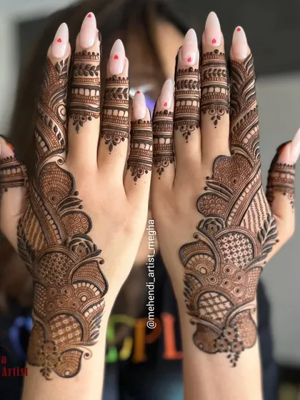 The back of the hands is a beautiful canvas. This modern Arabic-inspired design uses bold shapes, negative space, and fine, flowing patterns to create a look that is both elegant and striking.