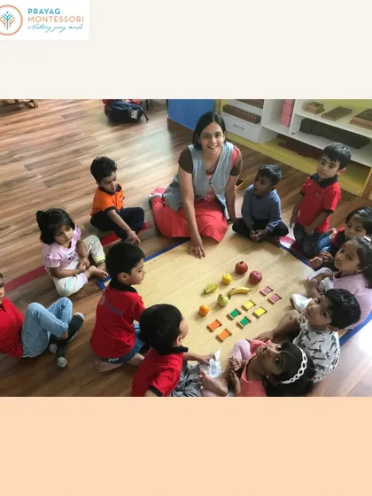 A group lesson on colors and fruits. Using real objects alongside the color tablets helps children make concrete connections between abstract concepts and the world around them.