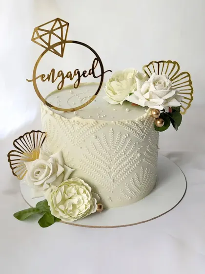 Simple, elegant, and perfect for an engagement party. This single-tier cake features a beautiful white-on-white stencil pattern, accented with fresh white roses and modern gold fans.