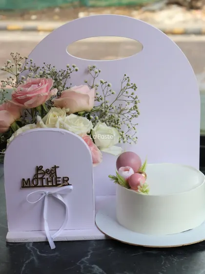 My special Mother's Day hamper, which included a minimalist cake and a beautiful flower box with a 'Best Mother' sign.
