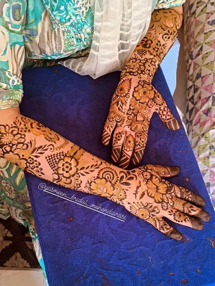 Another angle of the design in ID 43, showing how the floral patterns wrap around the arms.