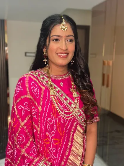 A beautiful look in a traditional pink bandhani saree, perfect for any festive occasion.