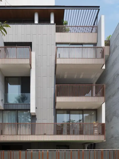 This facade demonstrates a fusion of the organic and the industrial. We used sand-blasted Indian Vibranium rock stone alongside sleek zinc cladding to create a textural and visual dialogue that is both modern and timeless.