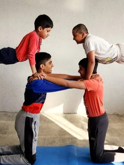 This impressive group lift demonstrates the collective strength and coordination of our campers, building a strong and stable human structure.