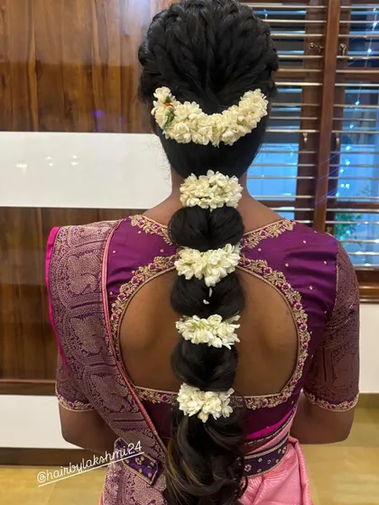 A beautiful bubble braid, with each section wrapped in fragrant jasmine flowers for a full and festive look.