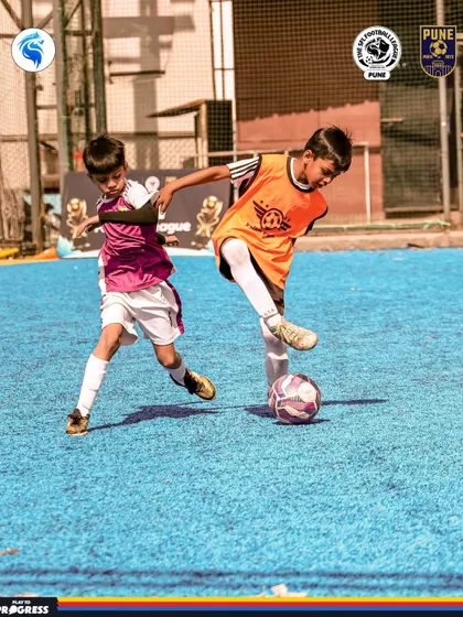 A player shows great technique to control the ball on the blue turf in Pune.