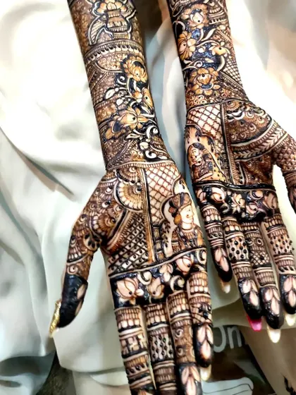 A beautiful bridal design that incorporates small, charming portraits of the bride and groom within the intricate floral patterns.