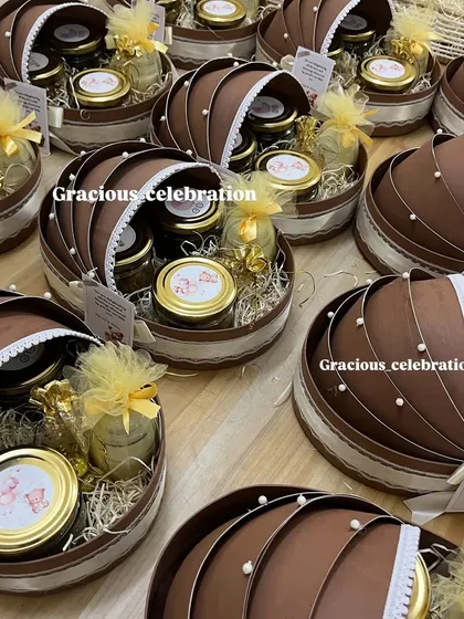 I love creating unique packaging, like these adorable cradle-shaped hampers for baby showers. This gender-neutral brown design is filled with jars of goodies and decorated with delicate pearl details, making it a memorable thank you gift for your guests.