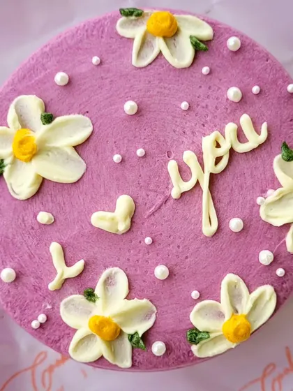 A lovely purple bento cake with a simple message of love. These are so pocket-friendly and perfect for even the tiniest of celebrations.