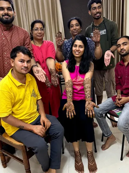 A family photo after a successful mehndi session for everyone.